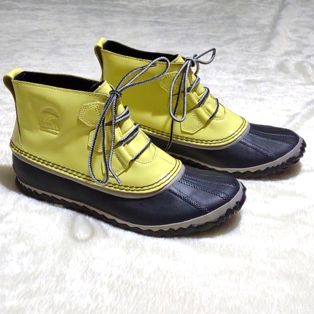 Sorel size 8 yellow and black boots